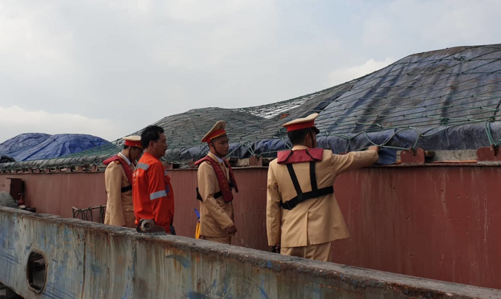 Bắt 6 tàu hút cát trộm trên sông Hốt ngay trong sáng đầu năm mới